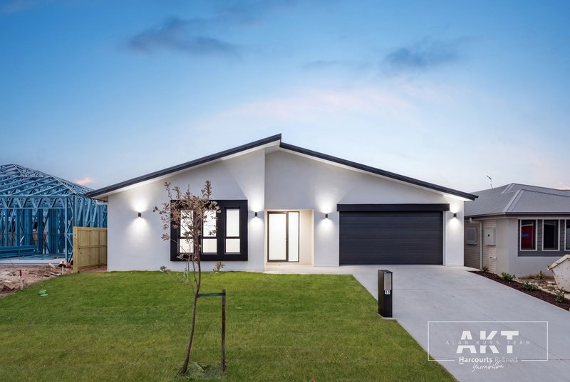 Photo - 11 Deshon Close, Yarrabilba QLD 4207 - Image 4