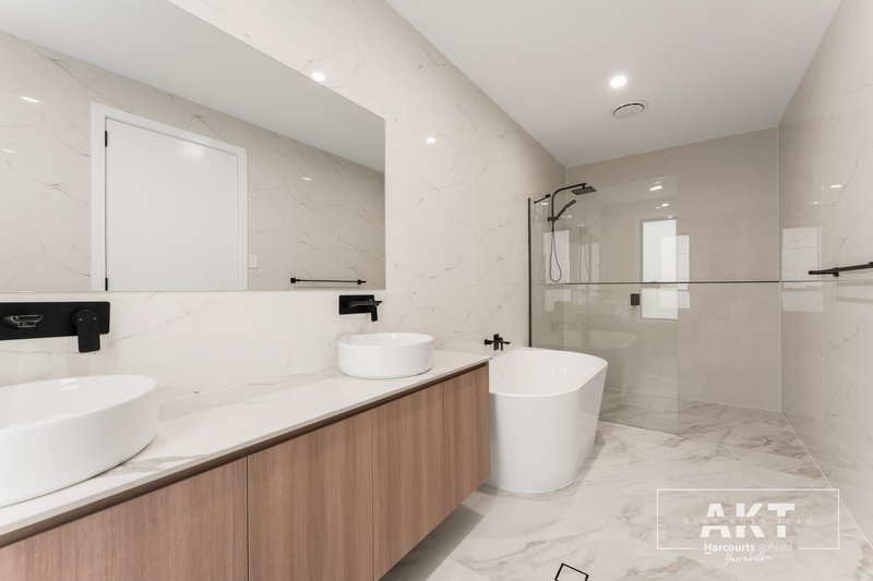 Photo - 11 Deshon Close, Yarrabilba QLD 4207 - Image 10