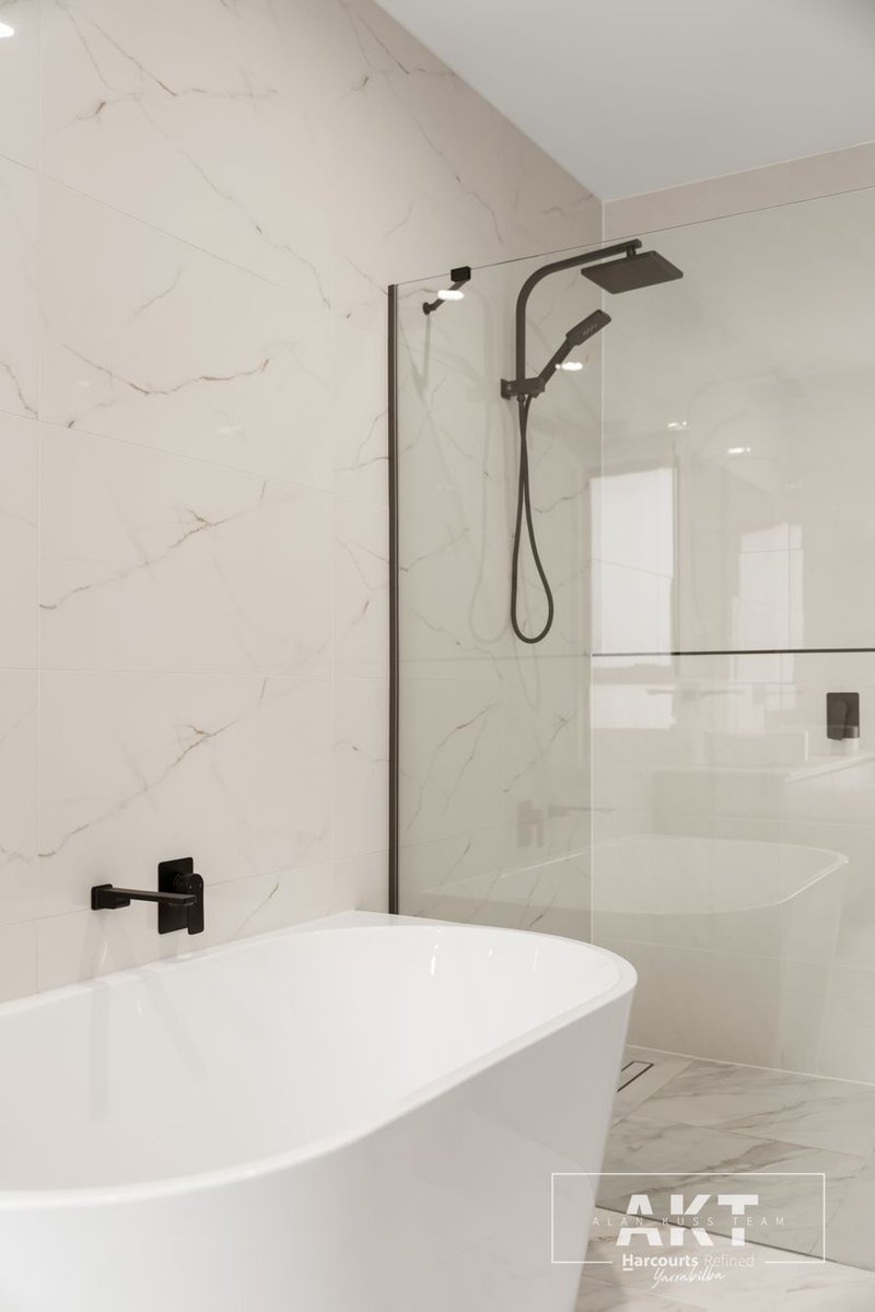 Photo - 11 Deshon Close, Yarrabilba QLD 4207 - Image 12