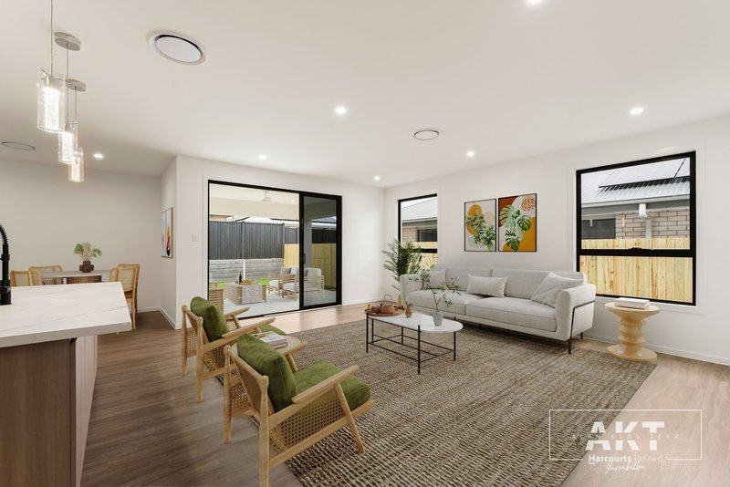 Photo - 11 Deshon Close, Yarrabilba QLD 4207 - Image 14