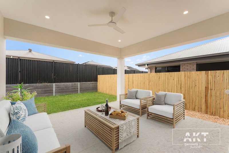 Photo - 11 Deshon Close, Yarrabilba QLD 4207 - Image 15