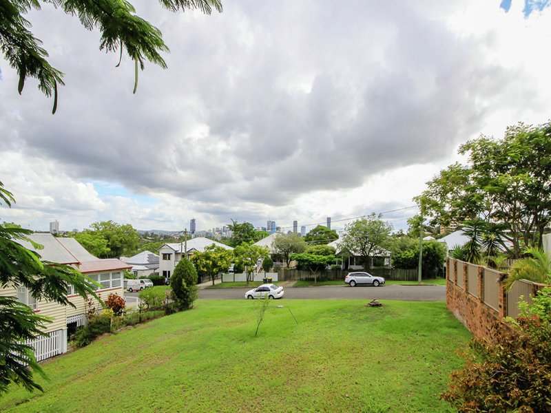 11 Dickens Street, Norman Park QLD 4170