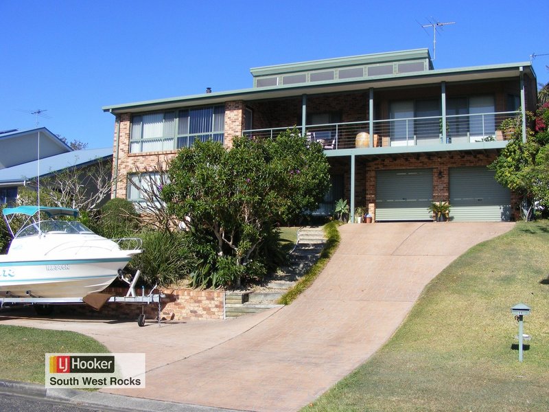 Photo - 11 Dolphin Crescent, South West Rocks NSW 2431 - Image 2