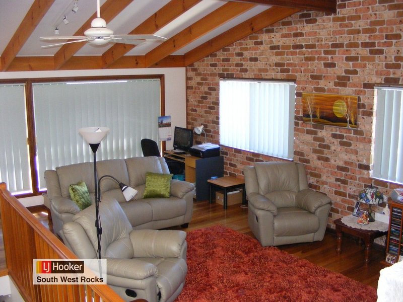 Photo - 11 Dolphin Crescent, South West Rocks NSW 2431 - Image 3