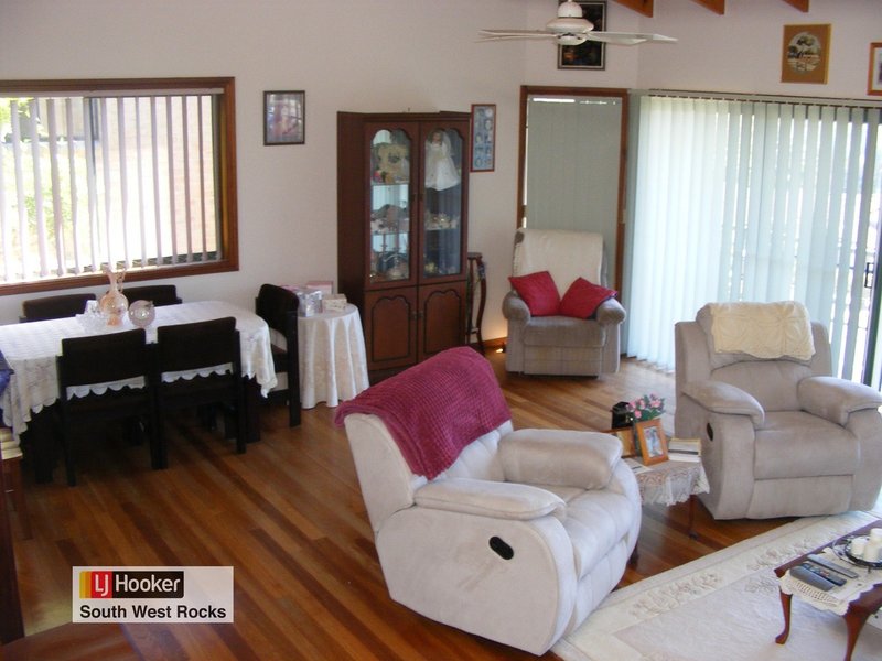 Photo - 11 Dolphin Crescent, South West Rocks NSW 2431 - Image 7