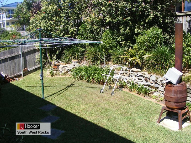 Photo - 11 Dolphin Crescent, South West Rocks NSW 2431 - Image 21