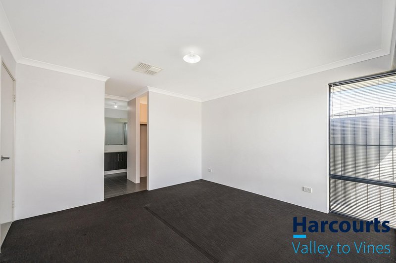 Photo - 11 Doochary Street, Bullsbrook WA 6084 - Image 4