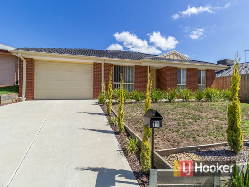 11 Doonie Way, Pakenham VIC 3810