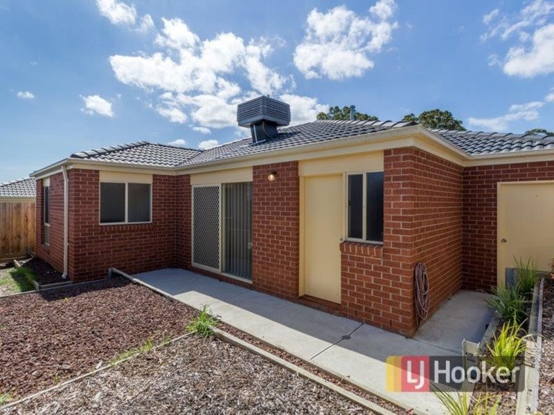 Photo - 11 Doonie Way, Pakenham VIC 3810 - Image 7