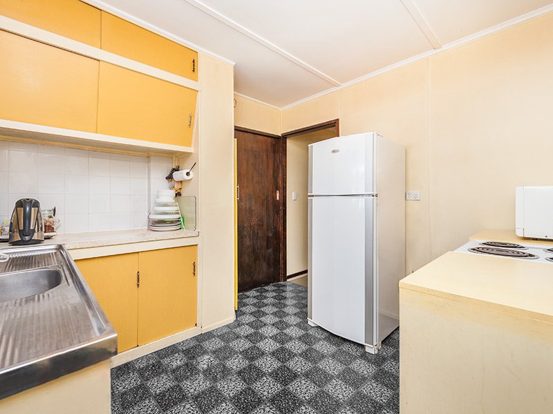 Photo - 11 Douglas Street, Woodridge QLD 4114 - Image 5