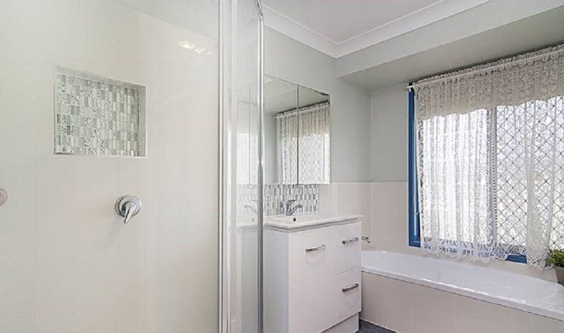 Photo - 11 Dracon Street, Regents Park QLD 4118 - Image 5