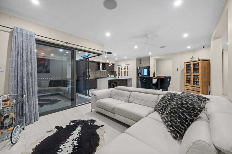 Photo - 11 Drafters Crescent, Maudsland QLD 4210 - Image 12
