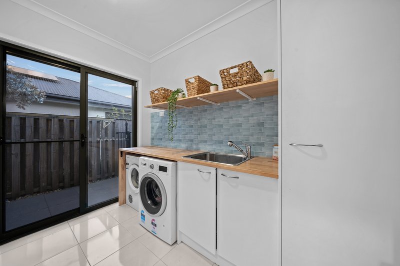 Photo - 11 Drafters Crescent, Maudsland QLD 4210 - Image 25