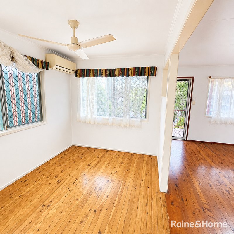 Photo - 11 Drummer Street, Toolooa QLD 4680 - Image 3