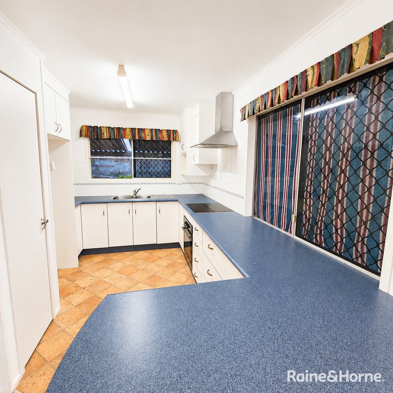 Photo - 11 Drummer Street, Toolooa QLD 4680 - Image 4