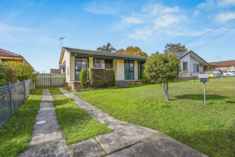 Photo - 11 Duckenfield Avenue, Woodberry NSW 2322 - Image 1