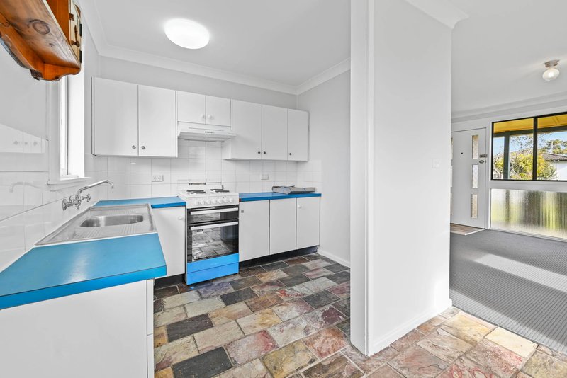 Photo - 11 Duckenfield Avenue, Woodberry NSW 2322 - Image 4