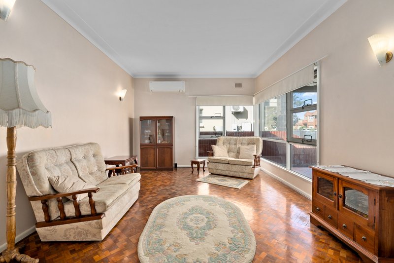 Photo - 11 Duke Street, Canley Heights NSW 2166 - Image 4
