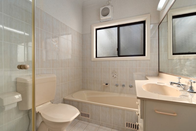 Photo - 11 Duke Street, Canley Heights NSW 2166 - Image 8