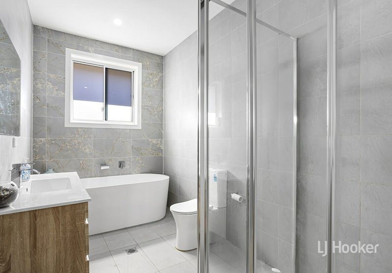 Photo - 11 Dulcimere Street, Tahmoor NSW 2573 - Image 5