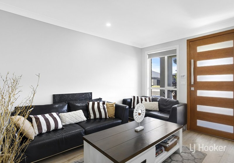 Photo - 11 Dulcimere Street, Tahmoor NSW 2573 - Image 12