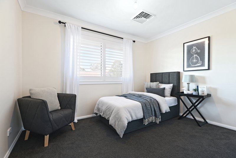 Photo - 11 Duncan Close, Glenmore Park NSW 2745 - Image 16