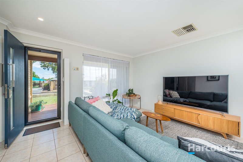 Photo - 11 Duncombe Grove, Quinns Rocks WA 6030 - Image 5