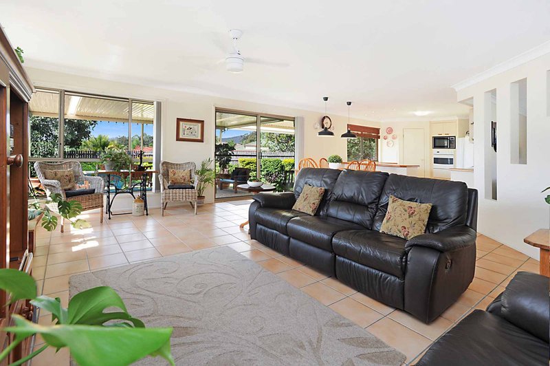 Photo - 11 Dundee Place, Upper Kedron QLD 4055 - Image 2