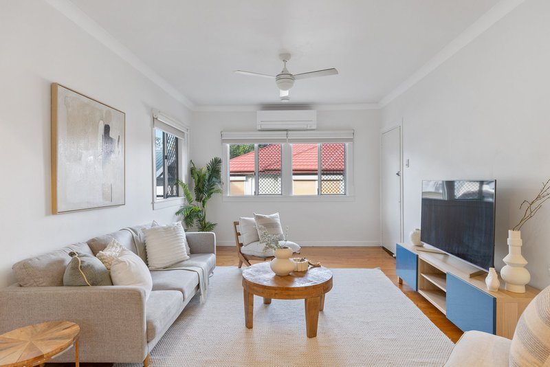 Photo - 11 Dunsford Street, Zillmere QLD 4034 - Image 2