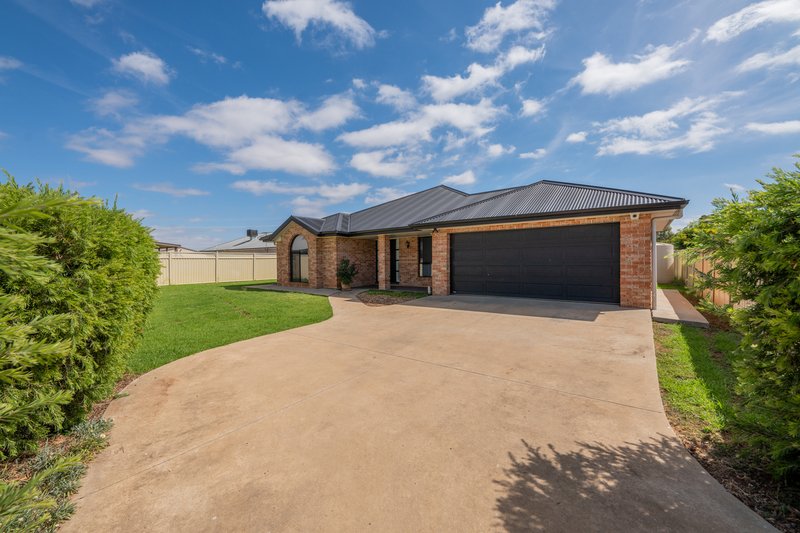 Photo - 11 Dunstan Close, Forbes NSW 2871 - Image 2