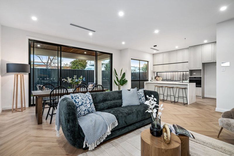 11 Dutton Grove, West Lakes Shore SA 5020
