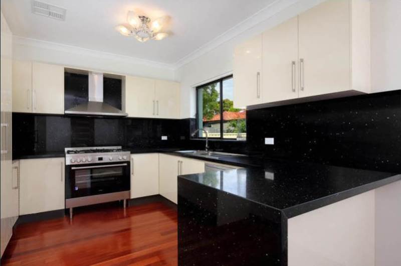 Photo - 11 Dwyer Lane, Blakehurst NSW 2221 - Image 3