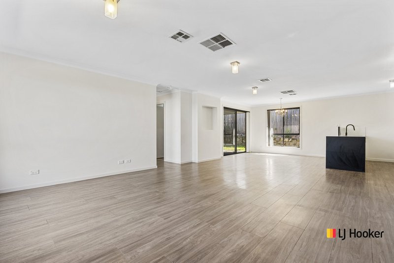 Photo - 11 Dyindan Street, Ngunnawal ACT 2913 - Image 5