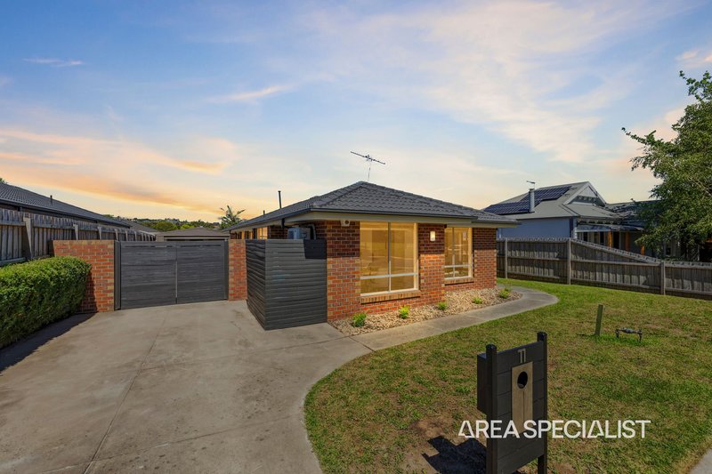 11 Dylan Court, Berwick VIC 3806