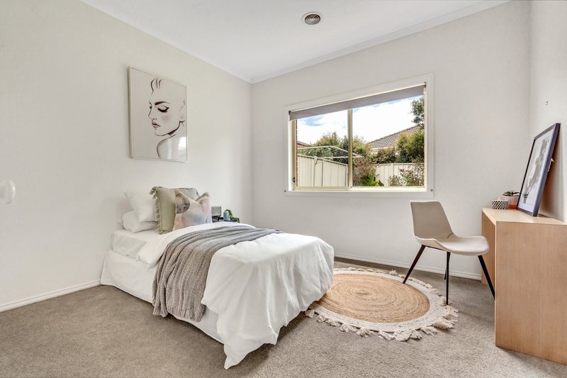 Photo - 11 Eagle Court, Craigieburn VIC 3064 - Image 12