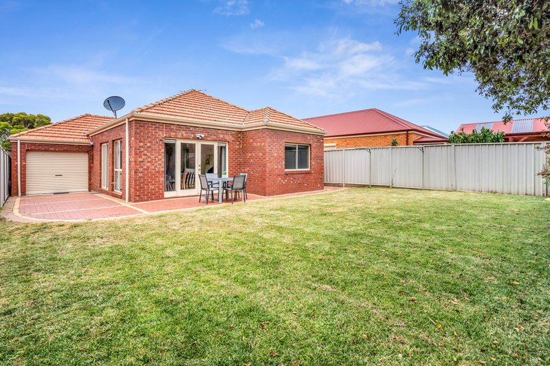 Photo - 11 Eagle Court, Craigieburn VIC 3064 - Image 15