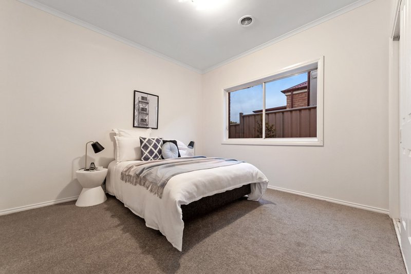 Photo - 11 Eagle Court, Craigieburn VIC 3064 - Image 12