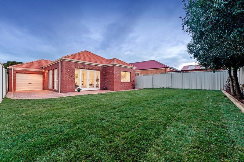 Photo - 11 Eagle Court, Craigieburn VIC 3064 - Image 14