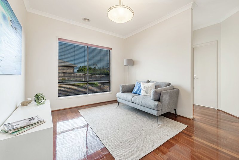 Photo - 11 Eagleview Way, Craigieburn VIC 3064 - Image 6