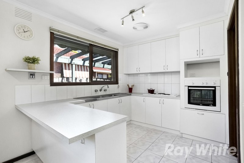 Photo - 11 Ealing Court, Glen Waverley VIC 3150 - Image 3