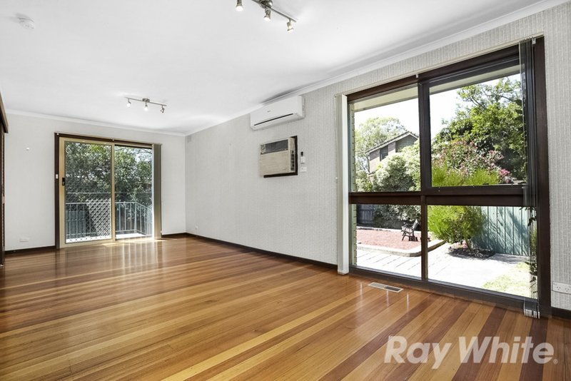 Photo - 11 Ealing Court, Glen Waverley VIC 3150 - Image 5