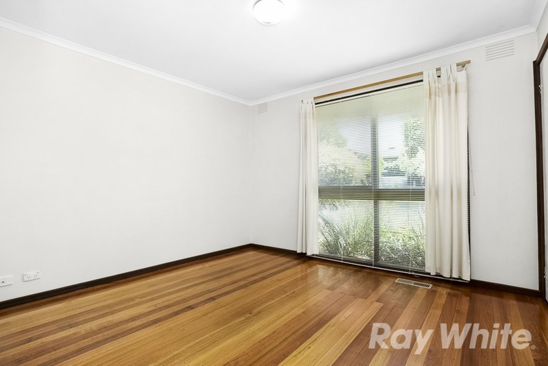 Photo - 11 Ealing Court, Glen Waverley VIC 3150 - Image 8