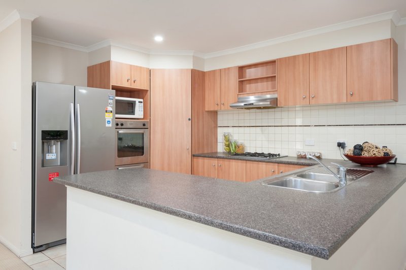 Photo - 11 Eastwood Place, Craigieburn VIC 3064 - Image 3