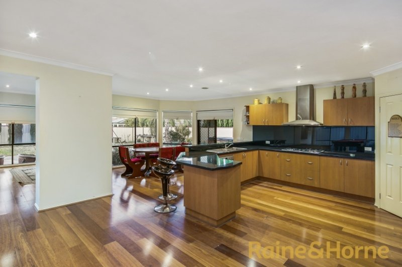 Photo - 11 Edgewater Circuit, Cairnlea VIC 3023 - Image 3