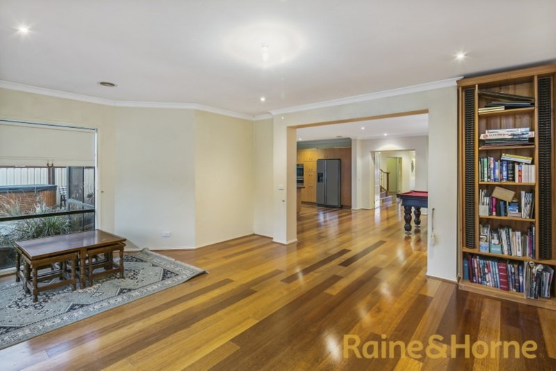 Photo - 11 Edgewater Circuit, Cairnlea VIC 3023 - Image 5