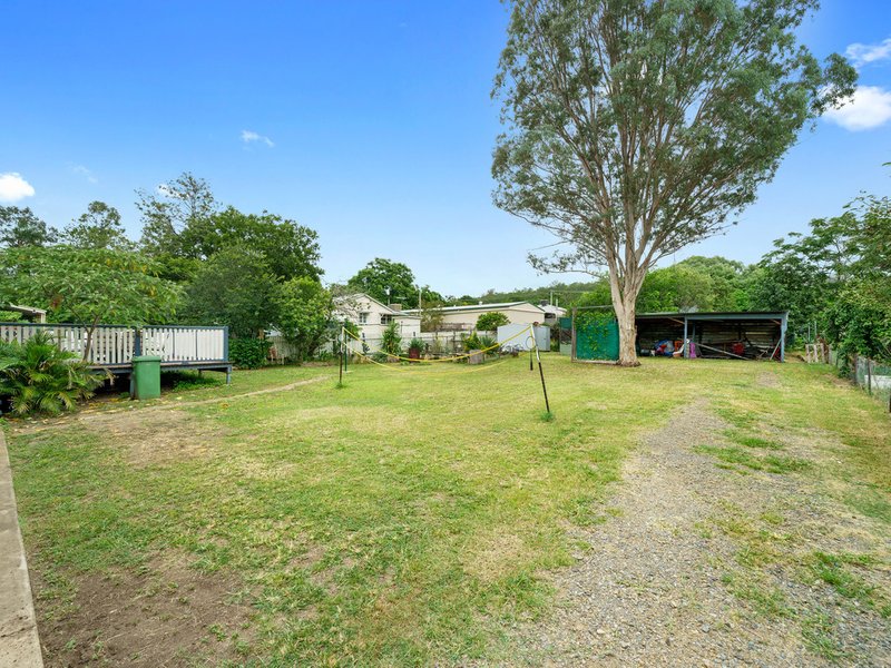 Photo - 11 Edward Street, Esk QLD 4312 - Image 15