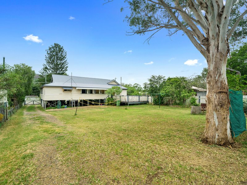 Photo - 11 Edward Street, Esk QLD 4312 - Image 16