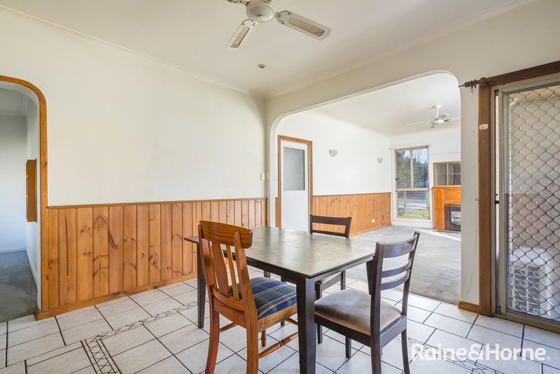 Photo - 11 Elizabeth Avenue, Kyneton VIC 3444 - Image 6