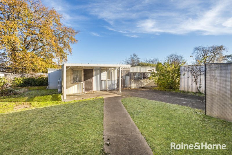 Photo - 11 Elizabeth Avenue, Kyneton VIC 3444 - Image 10