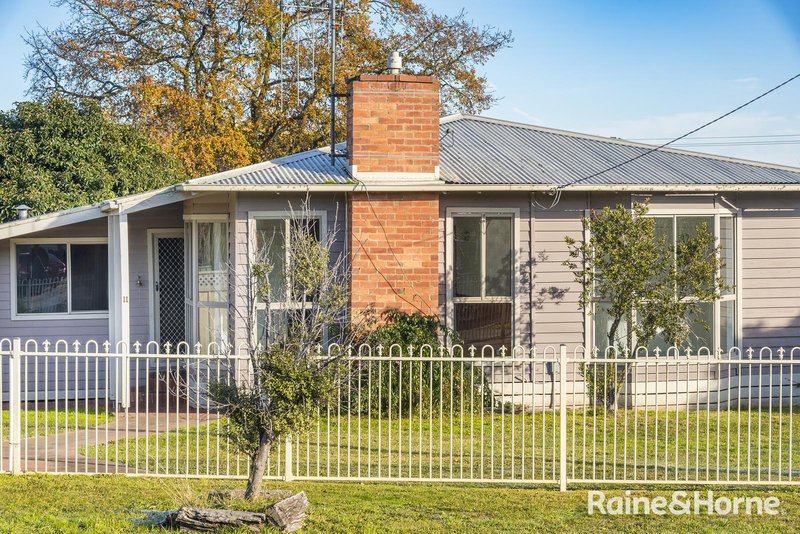 Photo - 11 Elizabeth Avenue, Kyneton VIC 3444 - Image 13